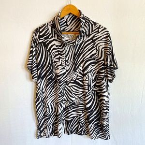 CHICO'S Size 1 M Zebra Print Funnel Neck Pockets Short Sleeve Tunic Black White